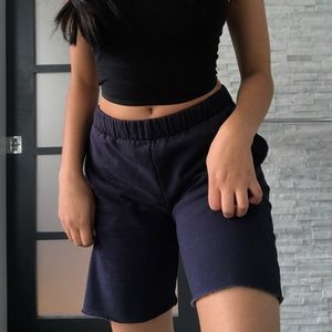 SOLD BRANDY MELVILLE NAVY SHORTS💙